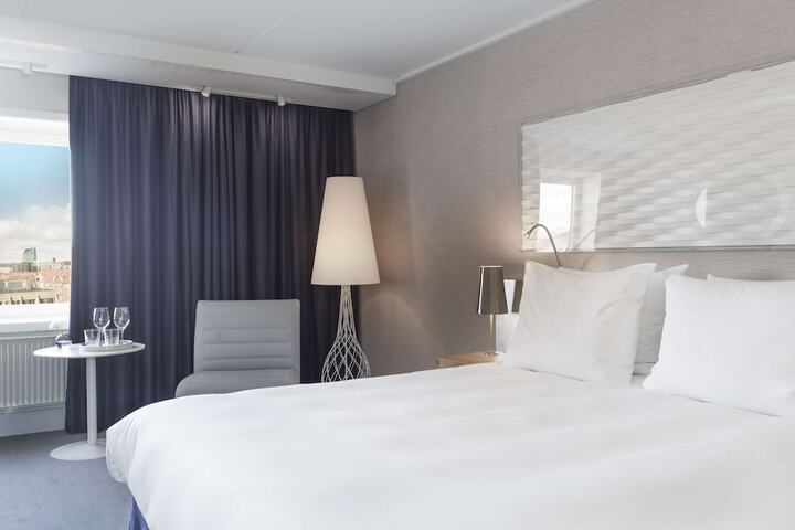 Room 10 of 72