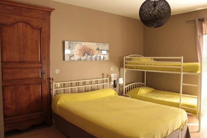 Room 2 of 31