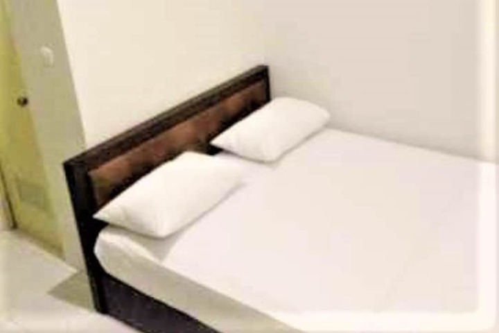 Room 5 of 8