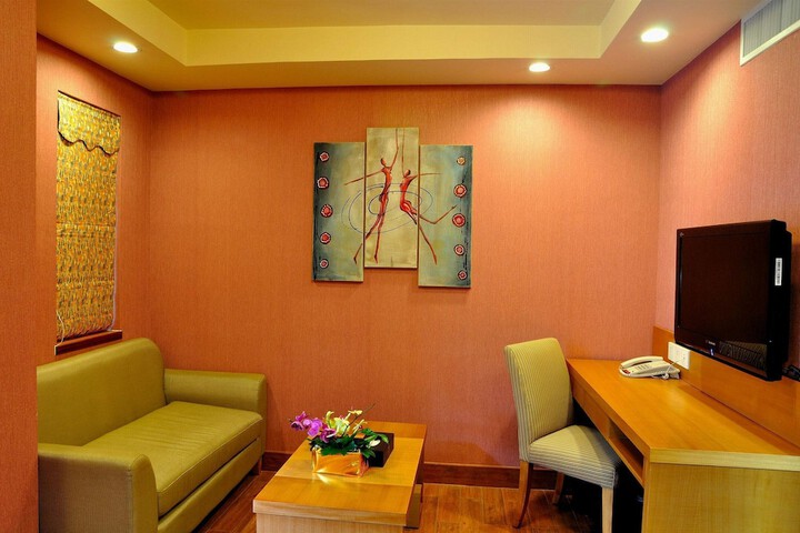 Room 25 of 47