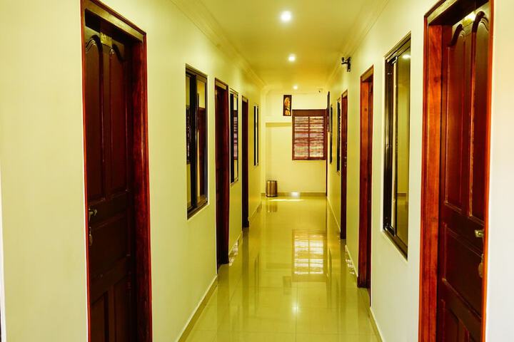 Ballroom/Hall 12 of 17