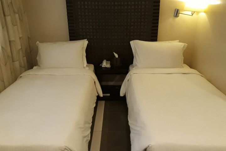 Room 8 of 27