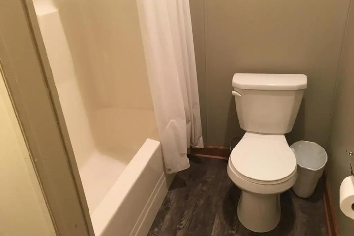 Room 6 of 19