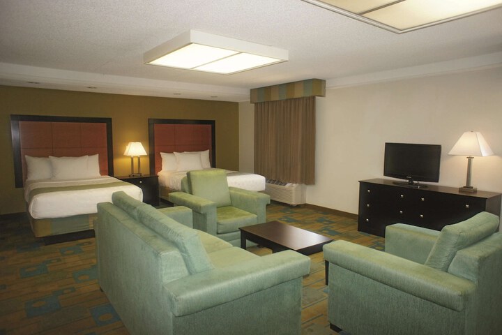 2 Double Beds (1 of 13)