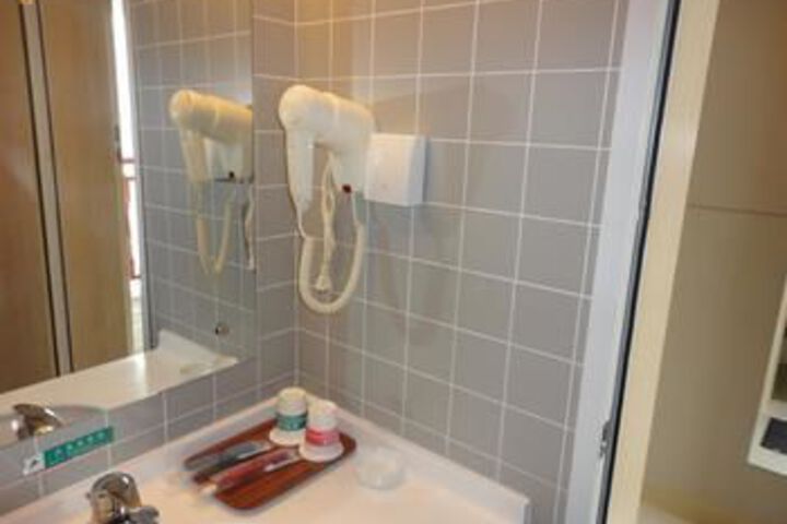 Room 7 of 29