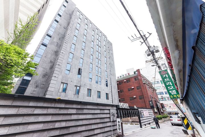 Hotel 3 of 176