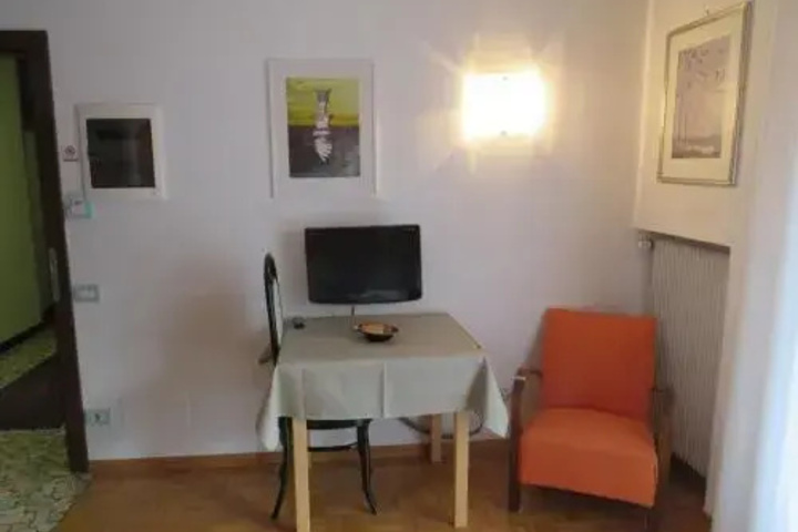 Room 11 of 13