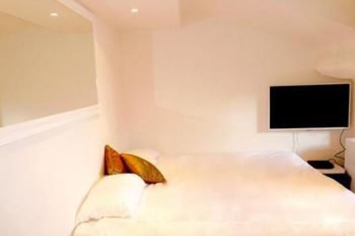 Room 9 of 17