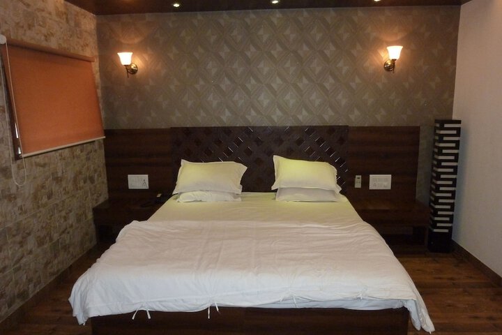 Room 11 of 48