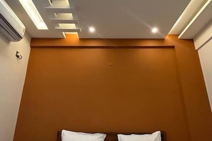 Room 7 of 14