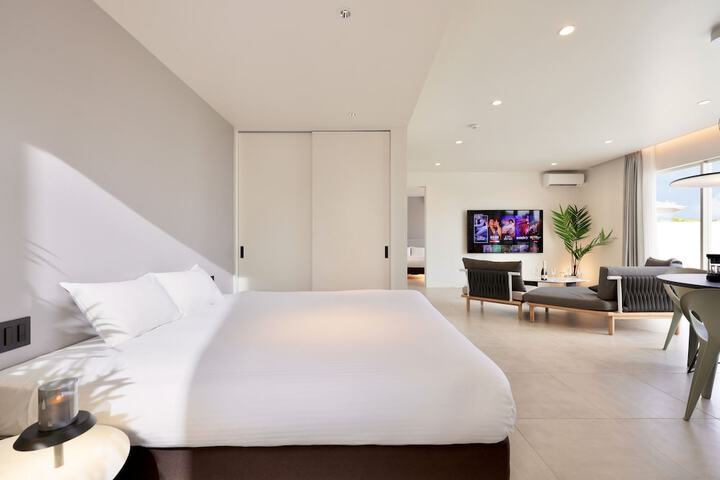 Room 14 of 64