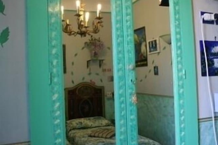 Room 17 of 32