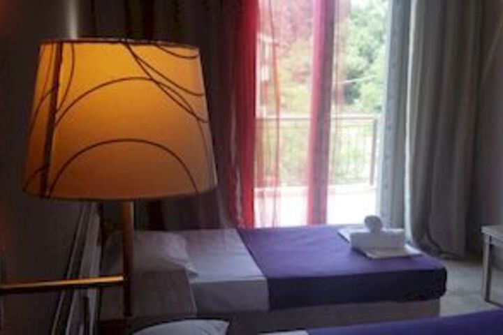 Room 12 of 16