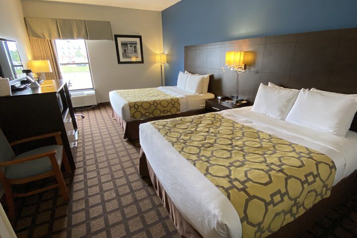 1 Queen Bed Accessible Room (13 of 18)