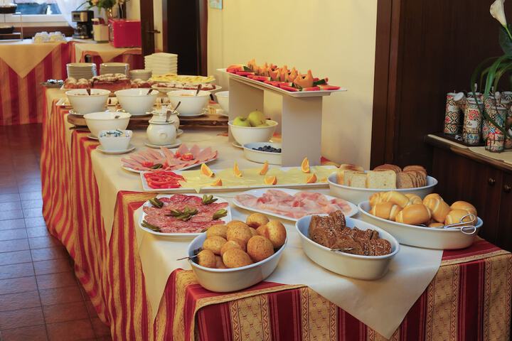 Dining 80 of 97