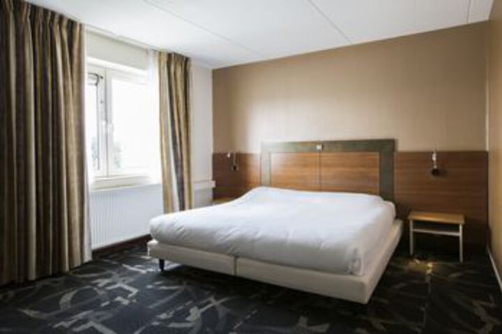Room 44 of 77