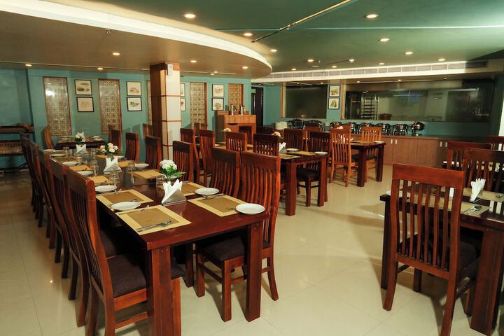 Dining 27 of 39
