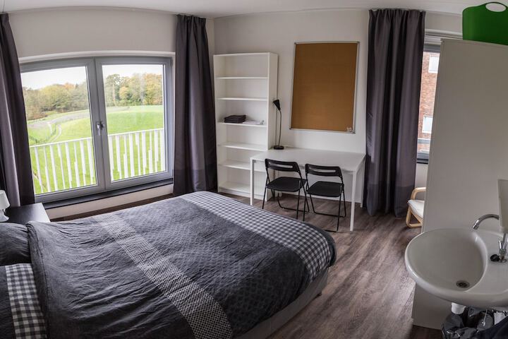 Room 9 of 29