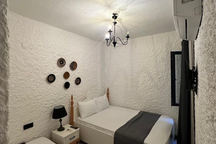 Room 13 of 29