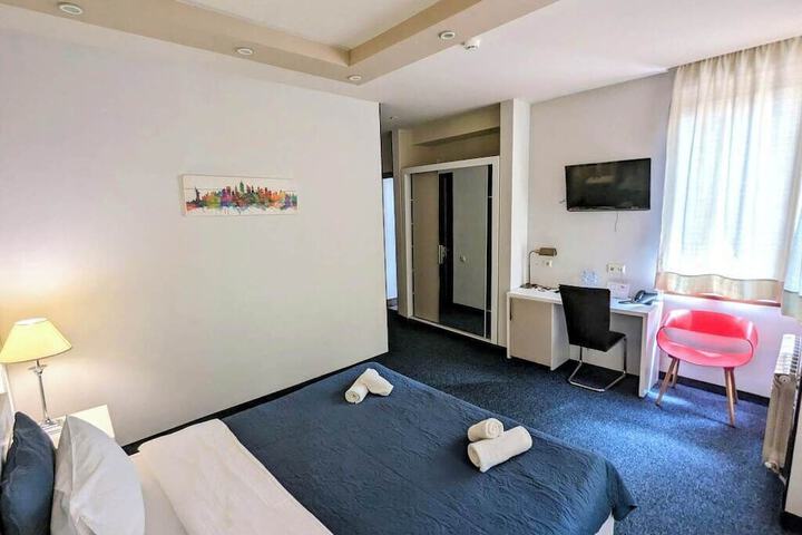 Room 12 of 38