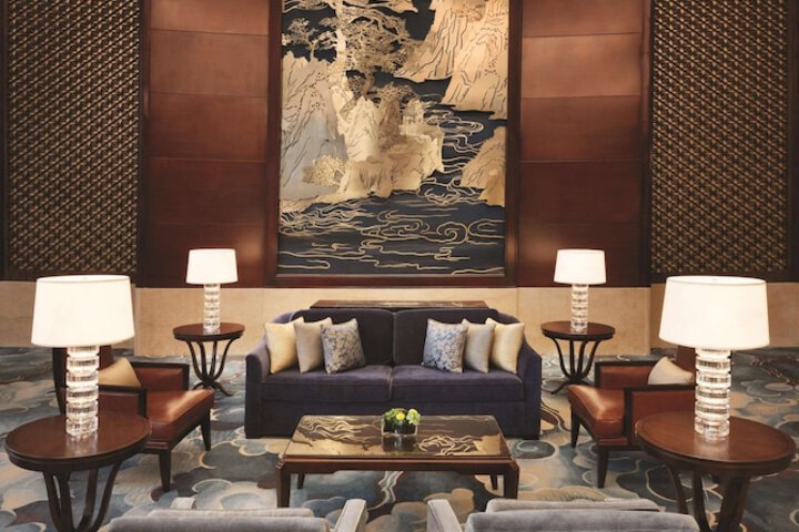 Lounge 47 of 68