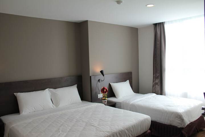 Room 6 of 50