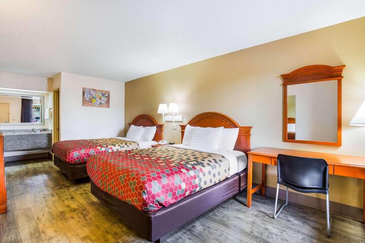 2 Queen Beds (3 of 7)