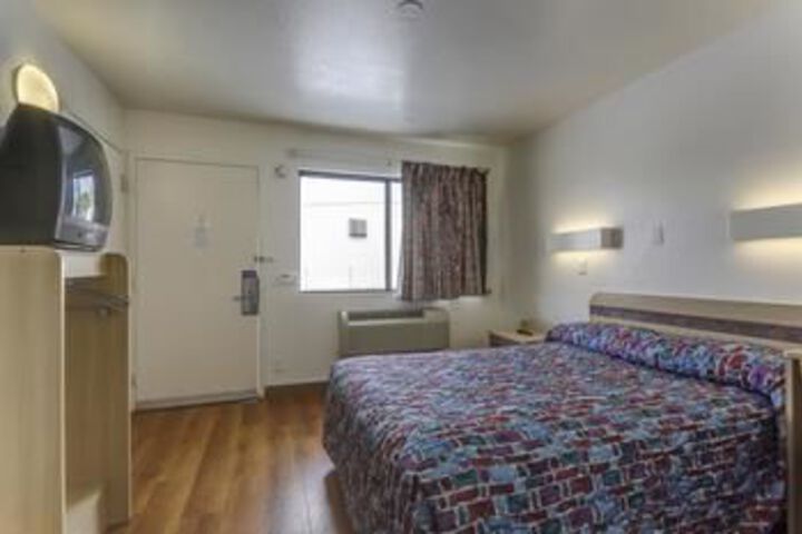 Room 7 of 24