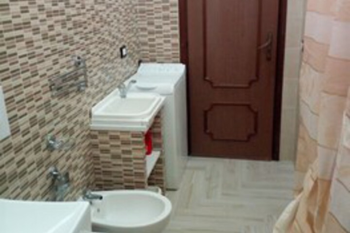 Room 4 of 30