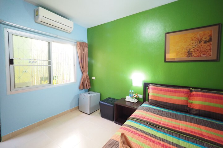 Room 11 of 32