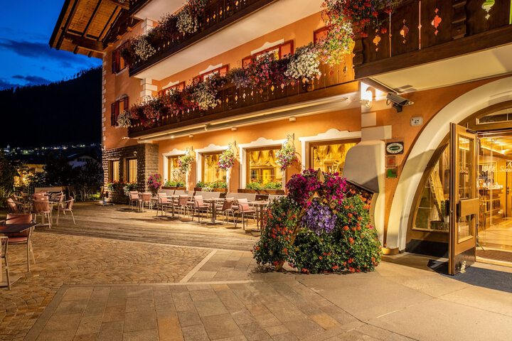 Hotel Exterior 88 of 113