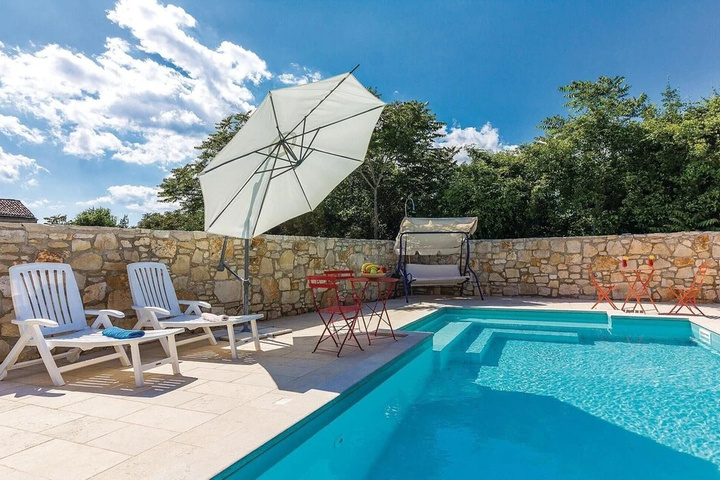 Pool 14 of 25