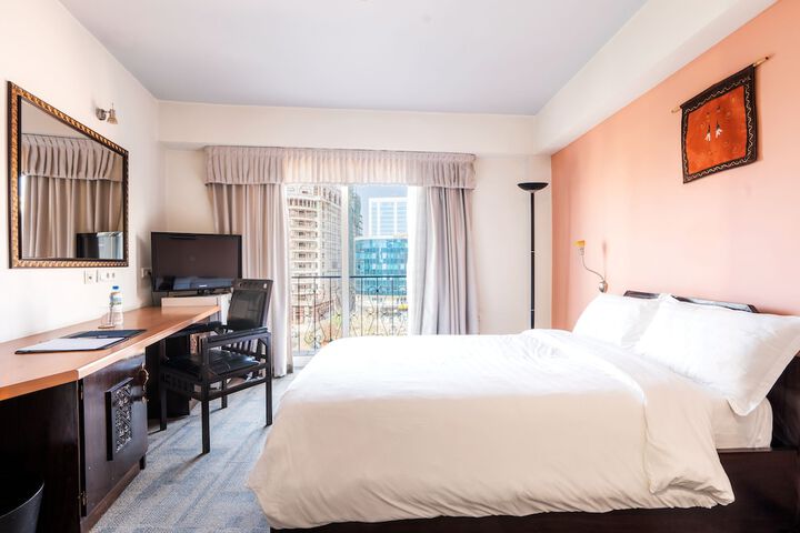 Room 3 of 7