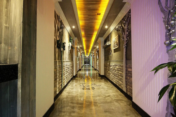 Room 15 of 23
