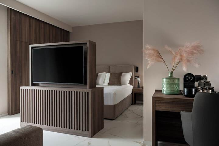 Room 12 of 41