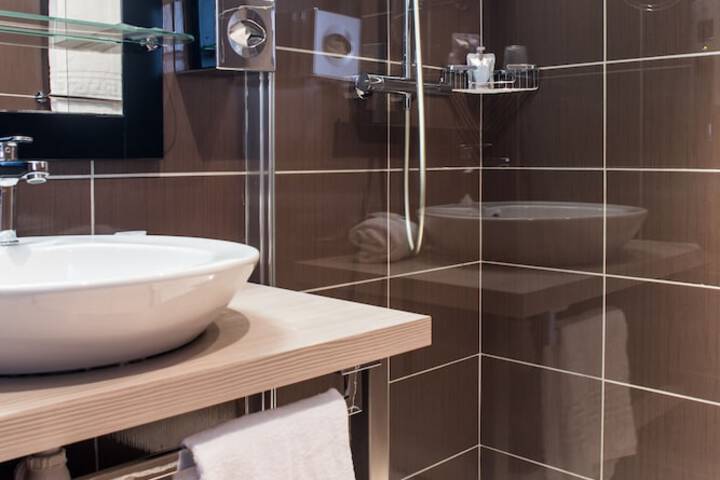 Room 26 of 60