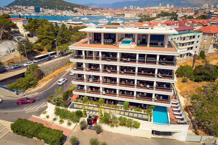 Hotel 77 of 102