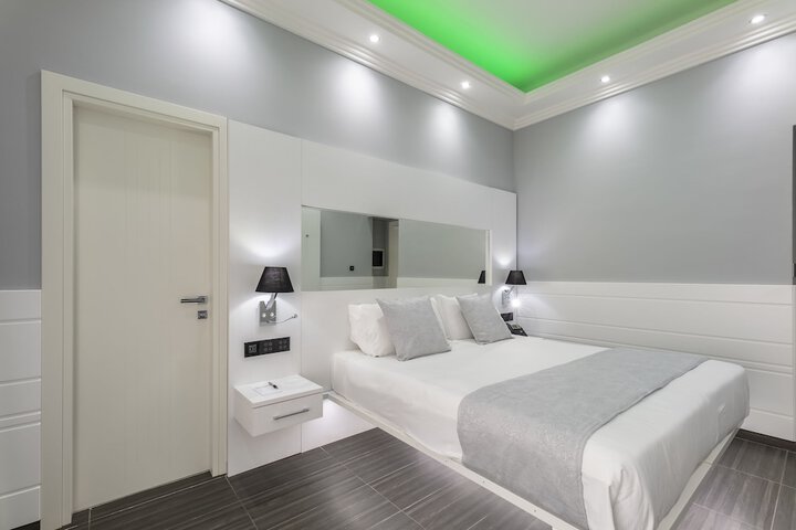 Room 30 of 142