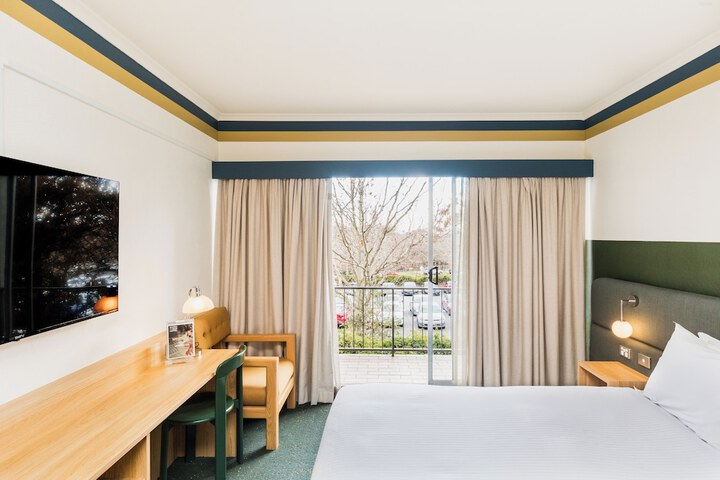 Room 25 of 69