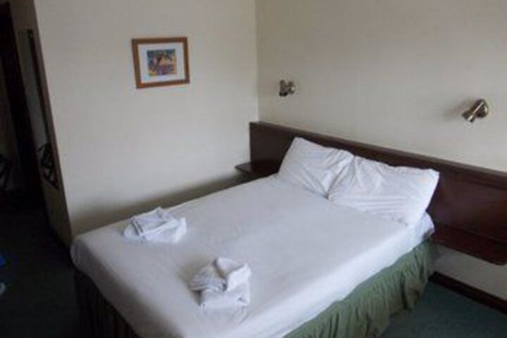 Room 17 of 28