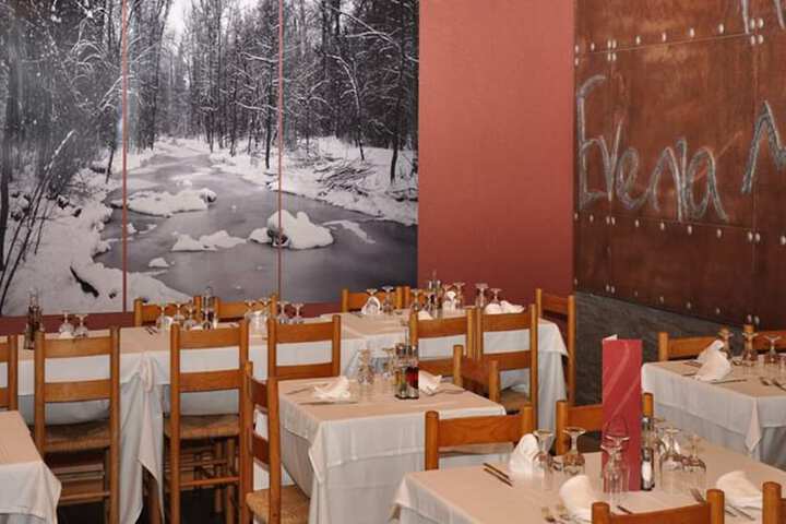 Dining 77 of 128