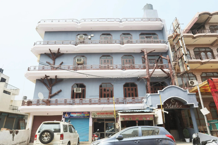 SPOT ON 45514 Hotel Madhu Regency