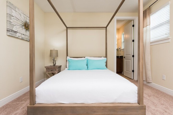 Room 10 of 36