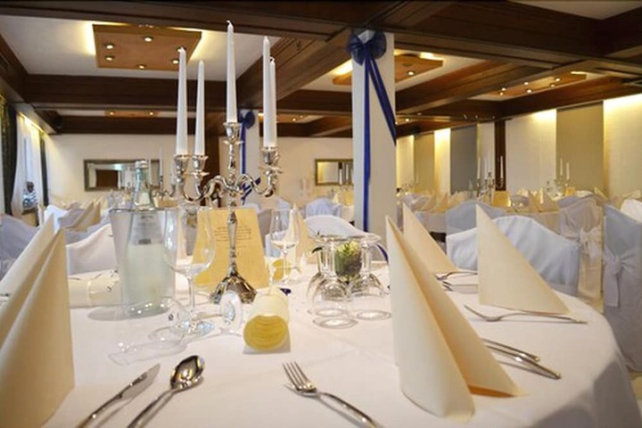 Ballroom/Hall 36 of 42