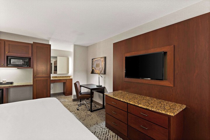 1 King Bed (1 of 7)