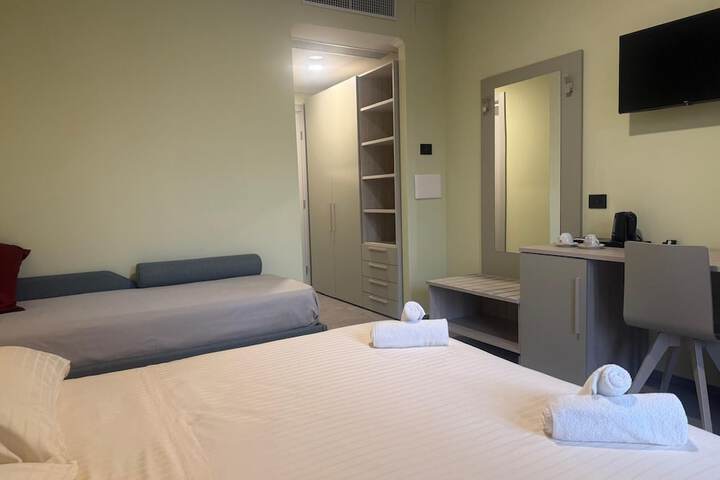 Room 10 of 104