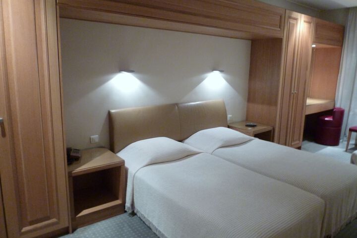 Room 10 of 40