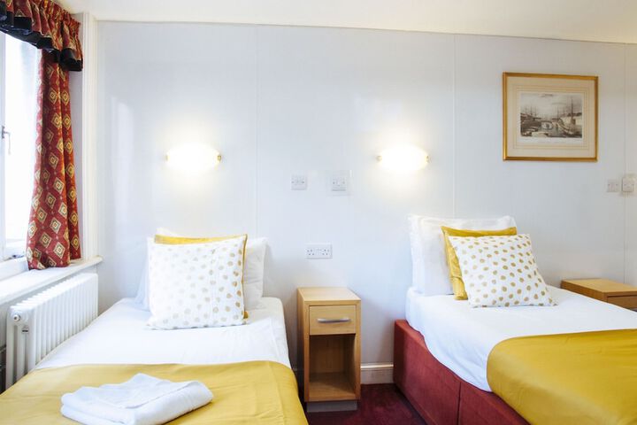 Room 34 of 90