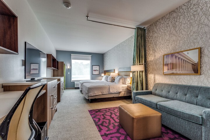 Room 8 of 33