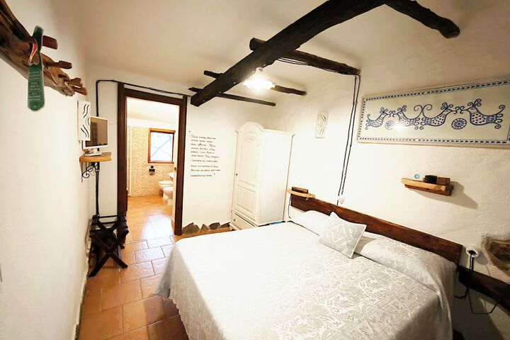 Room 6 of 28